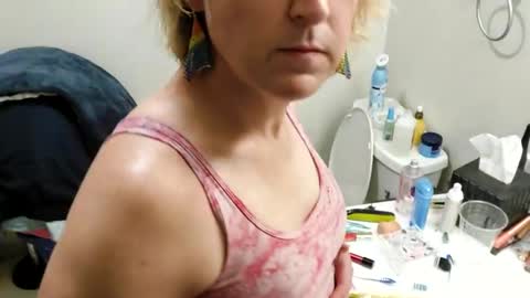 Snapshot of opalockajoe chatting on February 3, 9:29 pm TsJojo online show from February 3, 9:29 pm