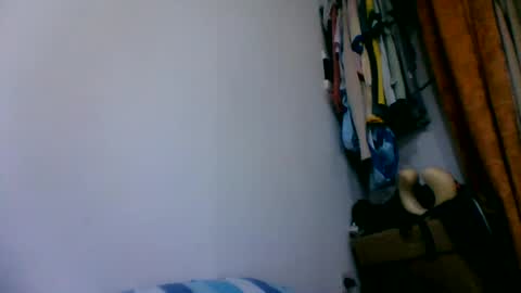 oscarjhe3512 online show from July 15, 2:40 am