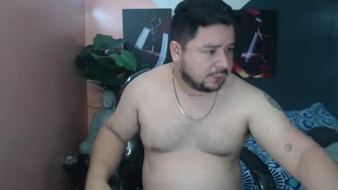 Snapshot of oso_gael chatting on February 4, 12:33 pm Bear Gael online show from February 4, 12:33 pm