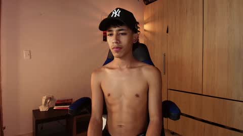 Snapshot of ostin_18hot chatting on January 16, 1:48 am ostin 18hot online show from January 16, 1:48 am
