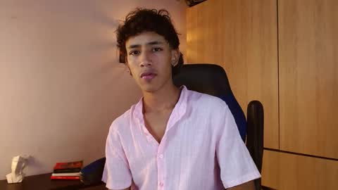 Snapshot of ostin_18hot chatting on January 14, 2:19 am ostin 18hot online show from January 14, 2:19 am