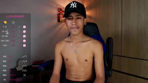 Snapshot of ostin_18hot chatting on February 8, 1:43 am ostin 18hot online show from February 8, 1:43 am