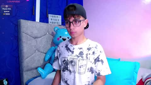 Snapshot of owenblue__ chatting on December 31, 12:11 am Owen Independent model online show from December 31, 12:11 am