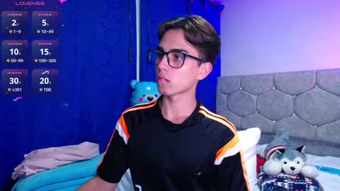 Snapshot of owenblue__ chatting on December 20, 5:57 am Owen Independent model online show from December 20, 5:57 am
