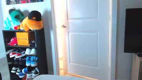 Snapshot of papijakey chatting on October 7, 12:15 am -- New Videos Down Below online show from October 7, 12:15 am