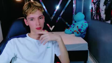 park_jimin1 online show from December 16, 8:27 pm