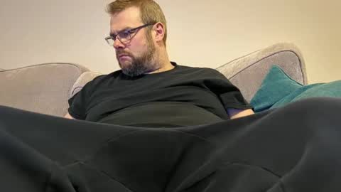 pugwall22 online show from March 10, 7:50 pm