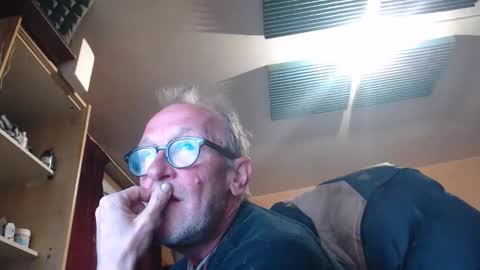 pc8474408 online show from April 17, 1:41 am