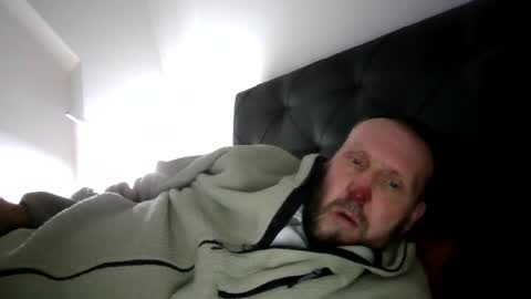 jelle online show from February 8, 6:01 pm