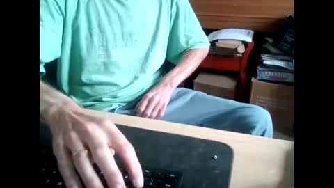 Snapshot of petitwilly chatting on October 1, 9:24 am petitwilly online show from October 1, 9:24 am