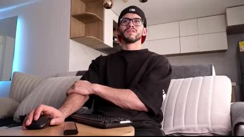 phantom_bigger1 online show from December 19, 7:11 pm