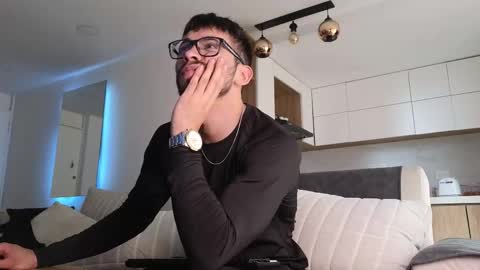 phantom_bigger1 online show from December 3, 2:23 pm