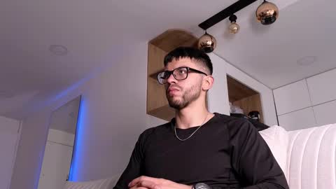 phantom_bigger1 online show from November 12, 2:12 pm