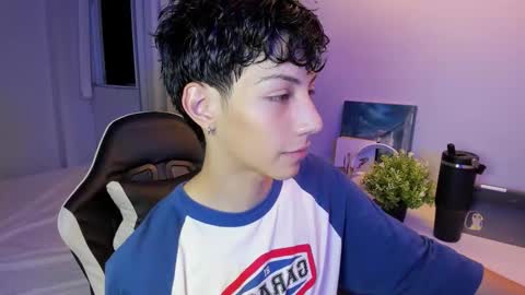 Phil.   INDEPENDENT MODEL online show from October 19, 4:50 am