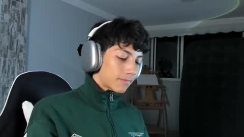 Phil.   INDEPENDENT MODEL online show from March 3, 4:12 am