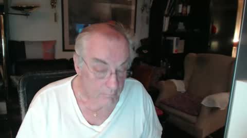 Snapshot of philoumis2 chatting on December 27, 4:33 pm Philippe online show from December 27, 4:33 pm