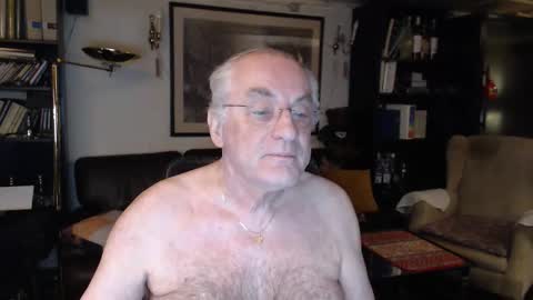 Snapshot of philoumis2 chatting on December 2, 4:29 pm Philippe online show from December 2, 4:29 pm