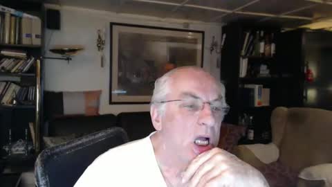 Snapshot of philoumis2 chatting on December 22, 9:42 pm Philippe online show from December 22, 9:42 pm