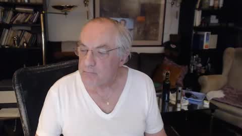 Snapshot of philoumis2 chatting on February 13, 11:15 pm Philippe online show from February 13, 11:15 pm