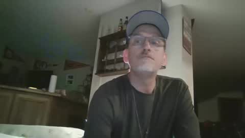 philuup225694 online show from May 6, 6:30 pm