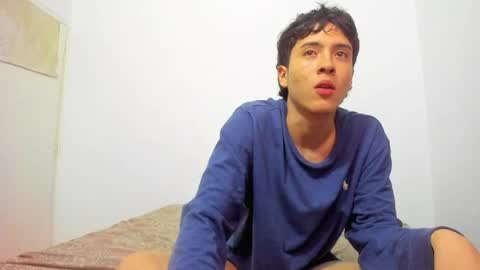 picaszomilos350 online show from April 2, 6:54 am