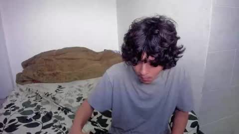 picaszomilos350 online show from November 22, 1:43 pm