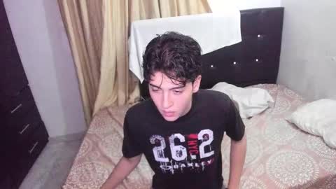 picaszomilos350 online show from February 15, 7:51 am