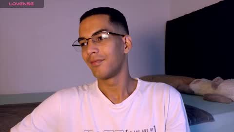 pikashuu7u7 online show from December 15, 12:07 am