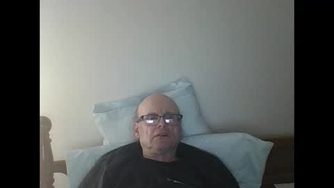 Snapshot of pmb11 chatting on October 27, 2:03 am trek 11 online show from October 27, 2:03 am