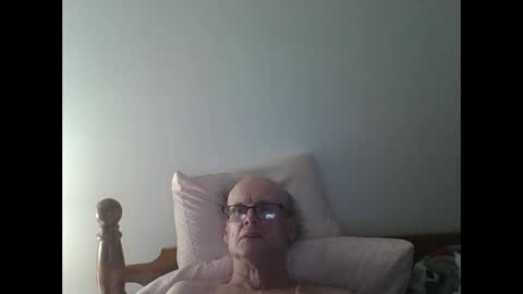 Snapshot of pmb11 chatting on October 6, 4:39 am trek 11 online show from October 6, 4:39 am