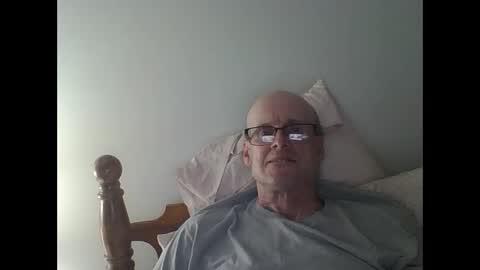 Snapshot of pmb11 chatting on October 4, 3:33 am trek 11 online show from October 4, 3:33 am