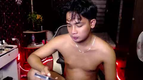 VEeeAsian online show from February 9, 5:39 pm