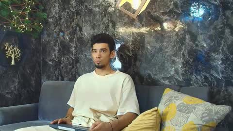 prince_arthur77 online show from November 18, 2:43 pm