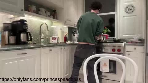 Peaches online show from November 4, 12:44 am