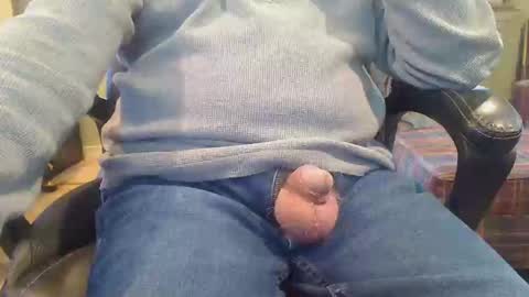 pulltoy1 online show from November 10, 5:18 pm