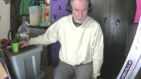 Snapshot of pussy_licker0127 chatting on December 14, 8:23 am Mark online show from December 14, 8:23 am