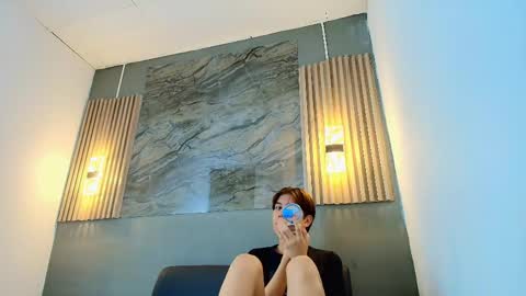raphael_nyon1 online show from May 12, 12:35 pm