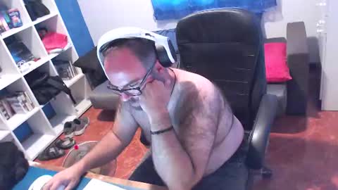 ravingr3d3 online show from July 28, 2:24 pm
