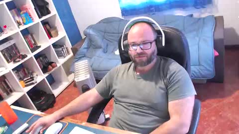 ravingr3d3 online show from March 26, 3:05 pm