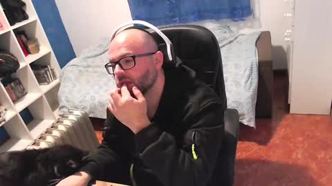 ravingr3d3 online show from March 9, 10:26 pm