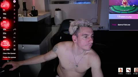 Rayzel White online show from May 29, 1:15 am