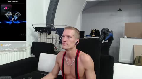 Snapshot of reallyman7 chatting on January 8, 1:20 pm Ask me online show from January 8, 1:20 pm