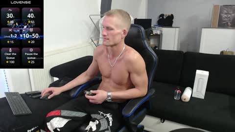 Snapshot of reallyman7 chatting on January 18, 11:55 pm Ask me online show from January 18, 11:55 pm