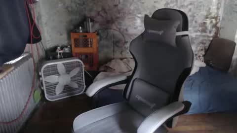 RedHead6Inch online show from November 25, 3:25 pm