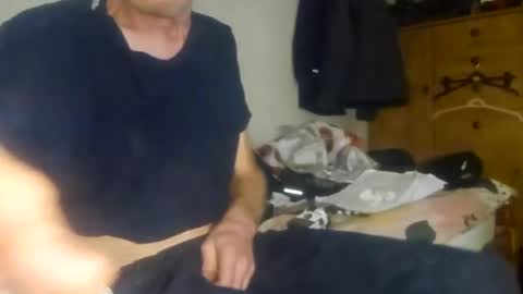 redrodridding online show from December 25, 4:01 am