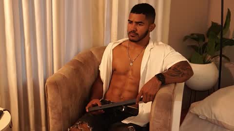 Snapshot of reik_von chatting on October 16, 12:13 pm Reik online show from October 16, 12:13 pm