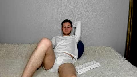 robert10211 online show from April 5, 6:26 pm