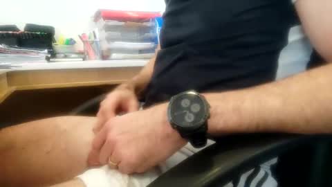 Snapshot of robert45l chatting on February 10, 11:15 am robert45l online show from February 10, 11:15 am