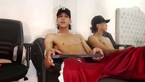 robert_kingg online show from May 15, 11:13 pm