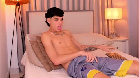 Snapshot of rockywood20cm chatting on October 3, 7:52 pm RockyWood20CM online show from October 3, 7:52 pm